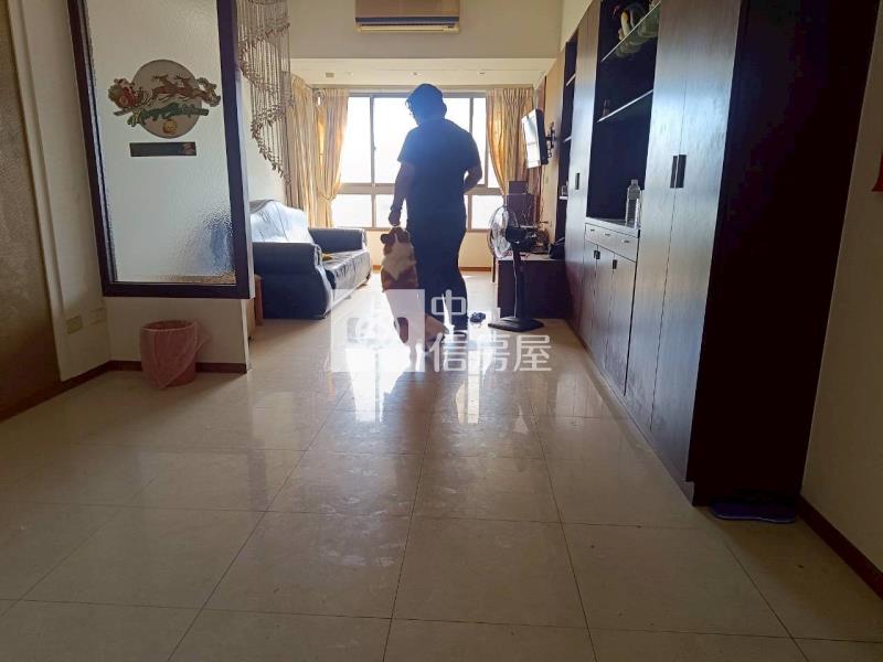 太子鳳凰城B座三房車位房屋室內格局與周邊環境