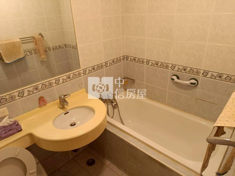 太子鳳凰城B座三房車位房屋室內格局與周邊環境