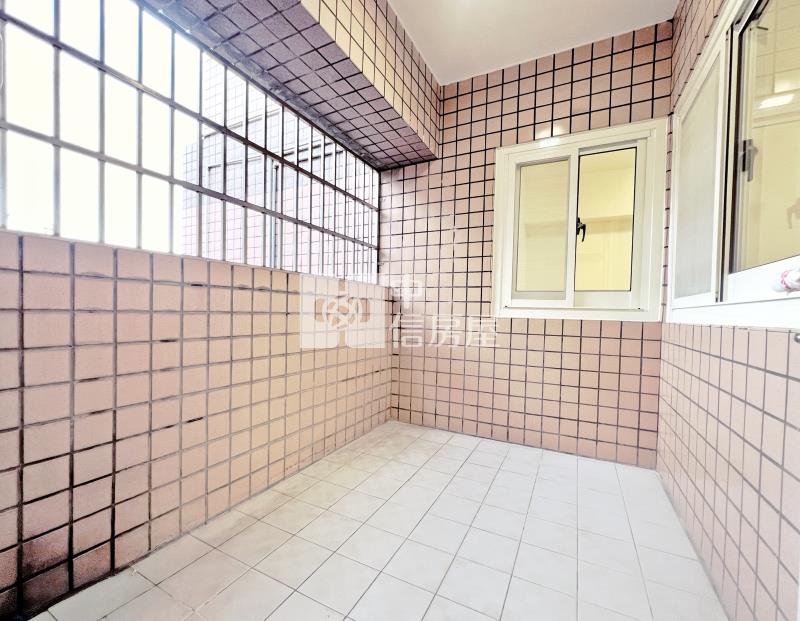 皇后大道明亮4房車位房屋室內格局與周邊環境