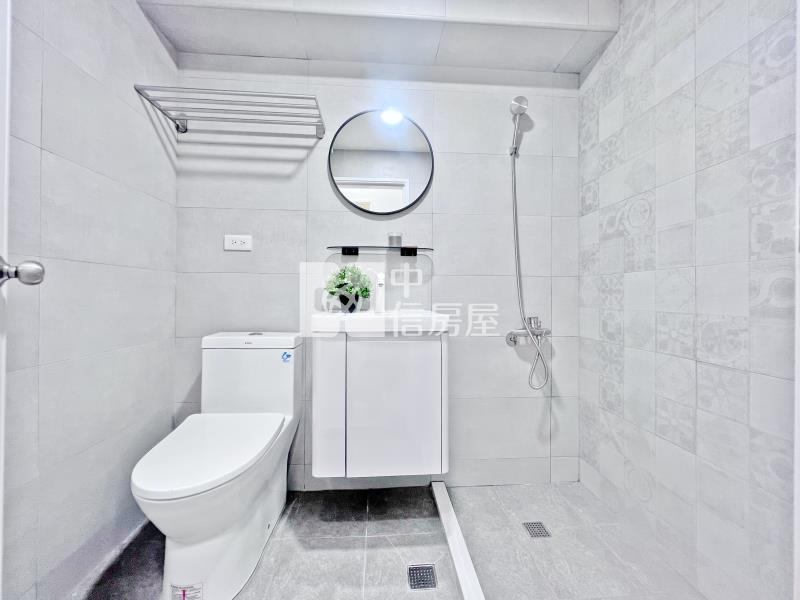 皇后大道明亮4房車位房屋室內格局與周邊環境