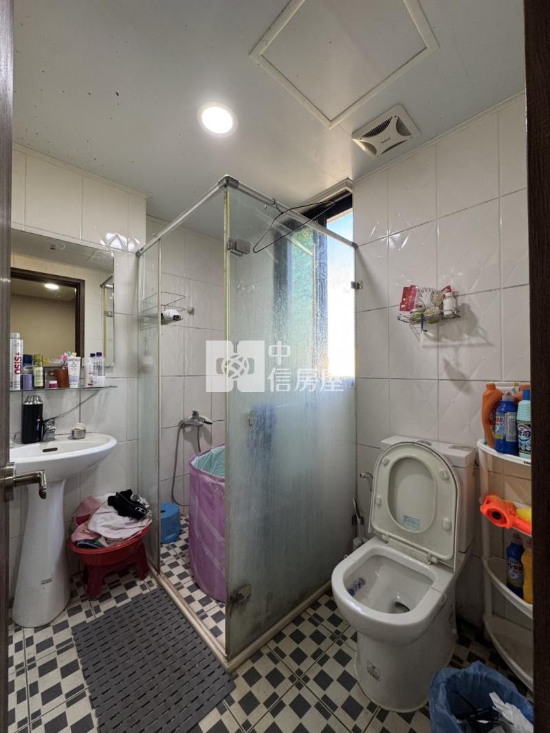 近龍津高中輕屋齡美別墅房屋室內格局與周邊環境