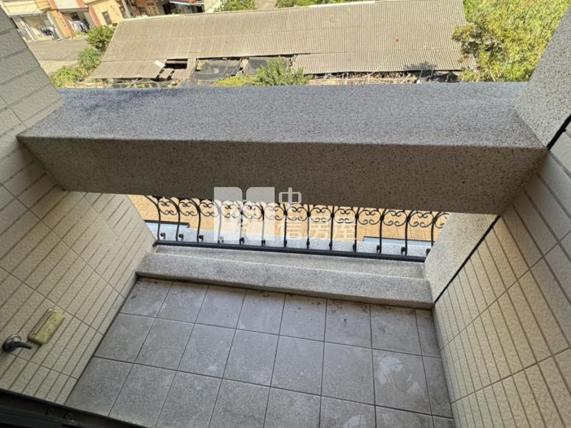 近龍津高中輕屋齡美別墅房屋室內格局與周邊環境