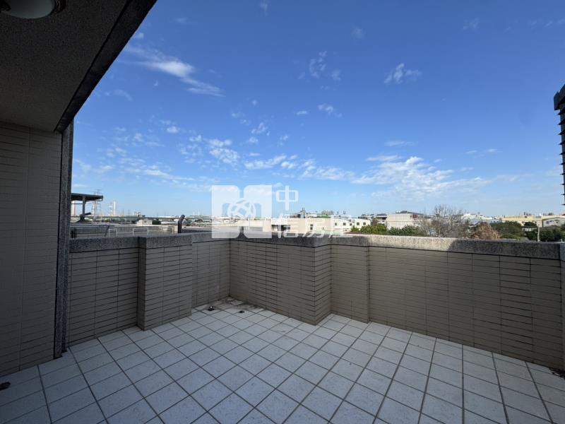 近龍津高中輕屋齡美別墅房屋室內格局與周邊環境