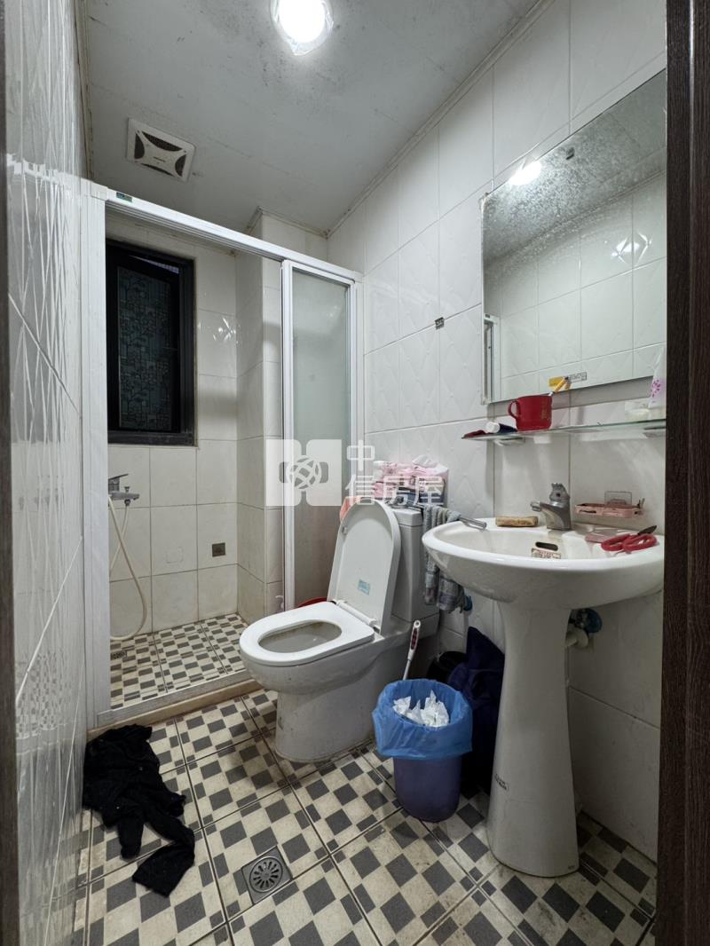 近龍津高中輕屋齡美別墅房屋室內格局與周邊環境