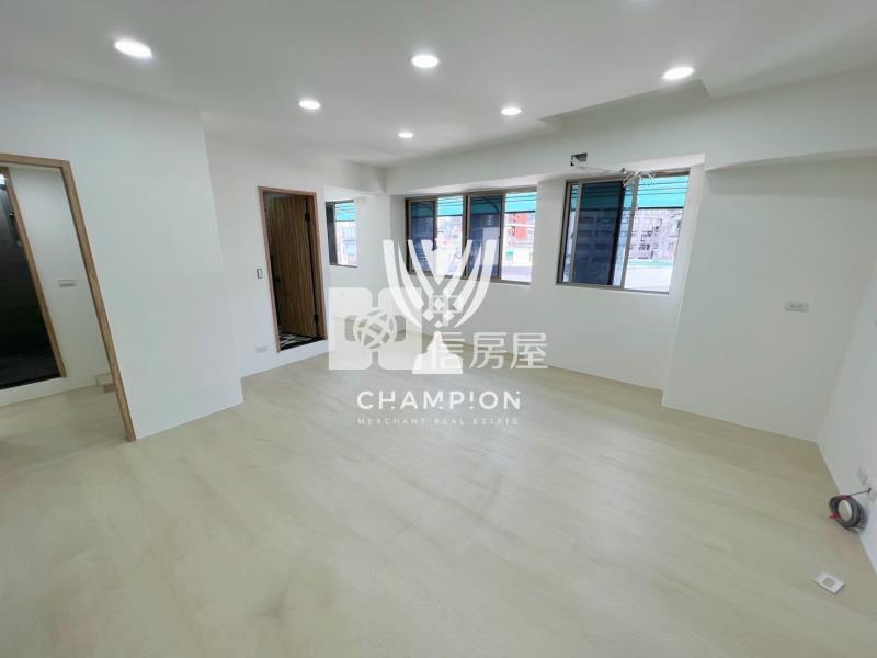 【冠軍】廟口旁電梯三房房屋室內格局與周邊環境