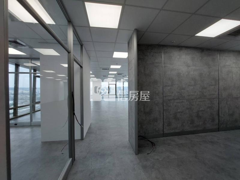 七期地標TOP1經貿中心高樓雙平車商辦房屋室內格局與周邊環境