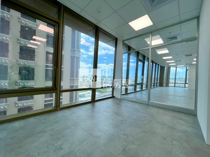 七期地標TOP1經貿中心高樓雙平車商辦房屋室內格局與周邊環境