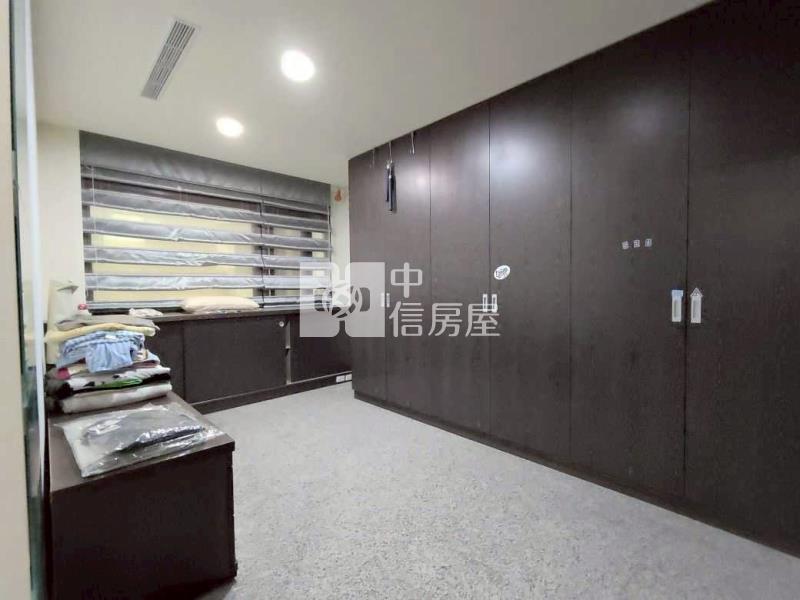 新街溪河岸旁獨棟電梯透天房屋室內格局與周邊環境