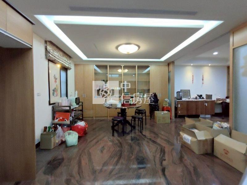 新街溪河岸旁獨棟電梯透天房屋室內格局與周邊環境