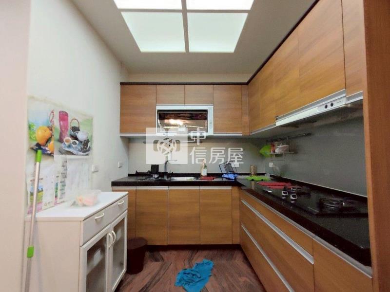 新街溪河岸旁獨棟電梯透天房屋室內格局與周邊環境