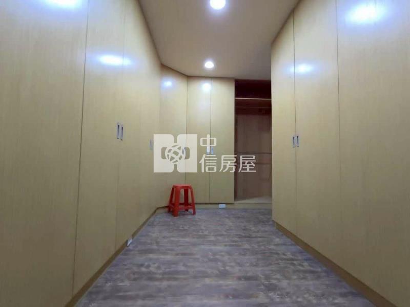 新街溪河岸旁獨棟電梯透天房屋室內格局與周邊環境