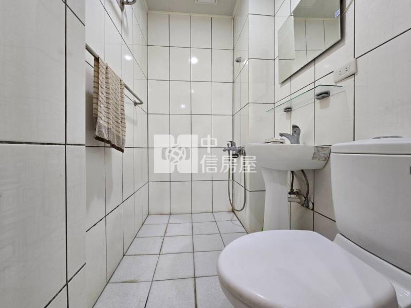 大潤發公寓2樓大3房平面車房屋室內格局與周邊環境