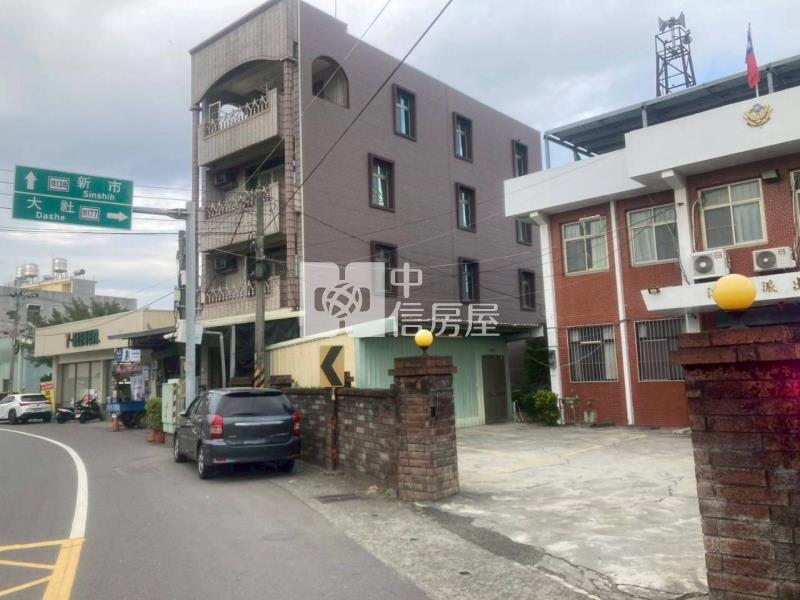 新市南科綠美次頂樓兩房雙衛車位房屋室內格局與周邊環境