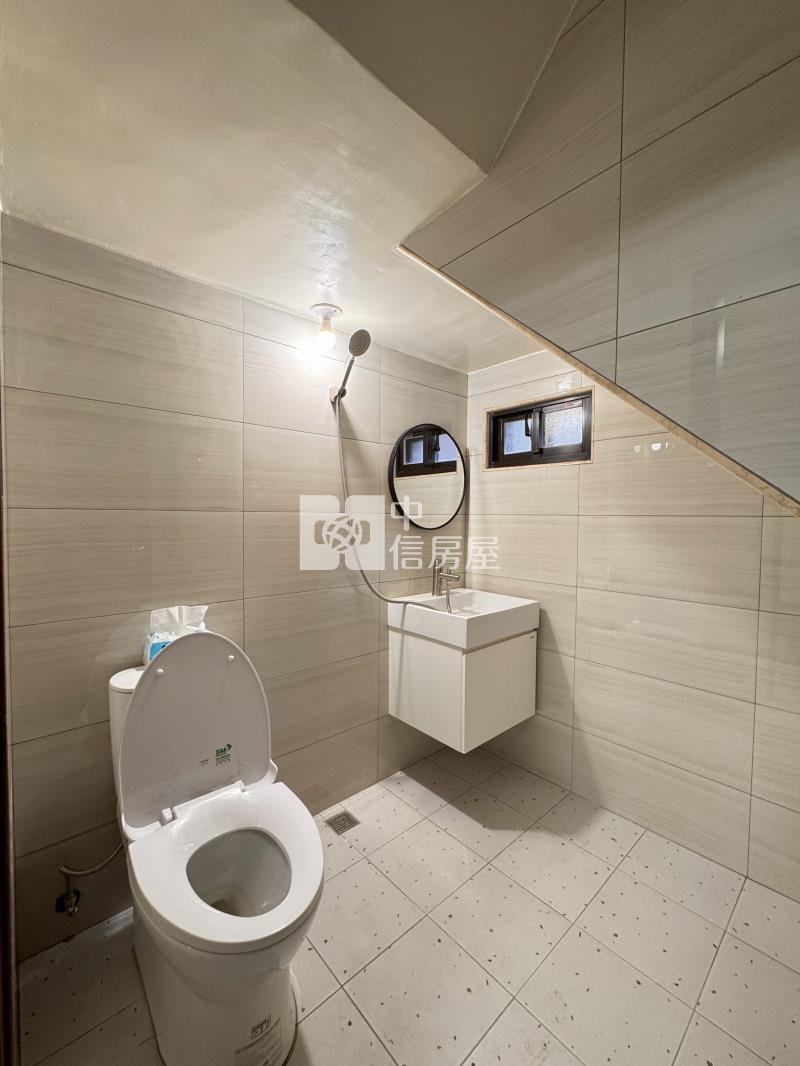 平鎮國中大面寬整新透天房屋室內格局與周邊環境