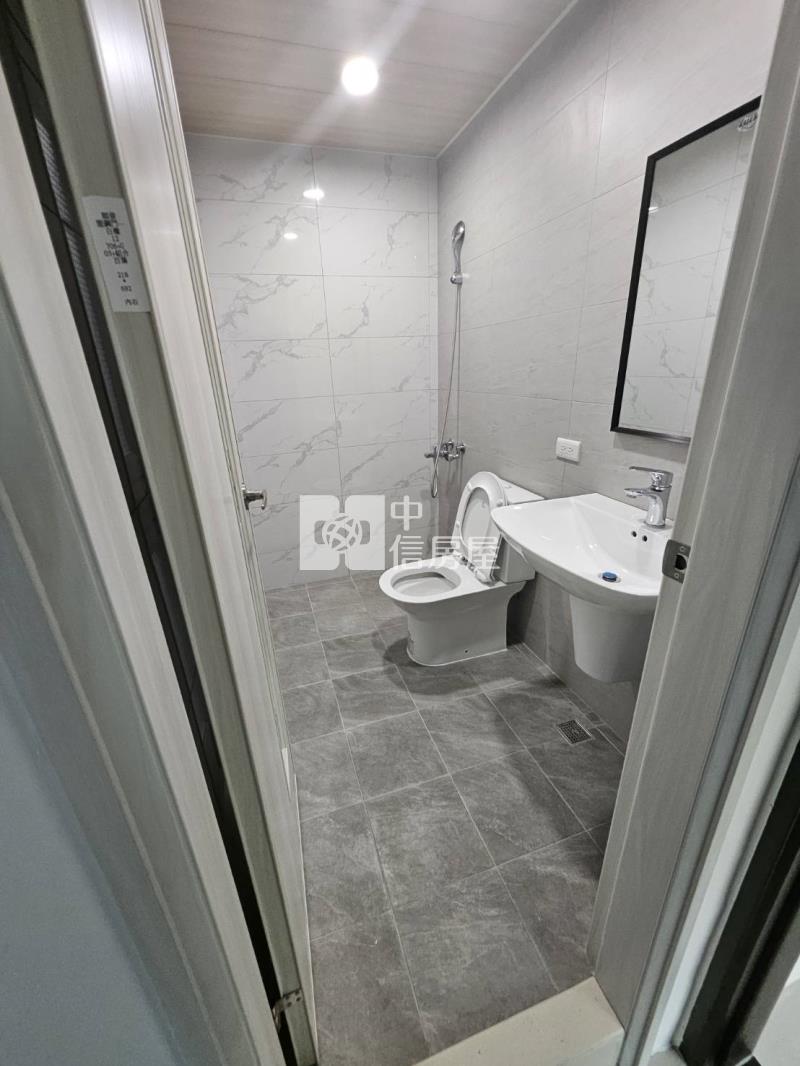 香港半島大廈友愛街全新2房車位F房屋室內格局與周邊環境