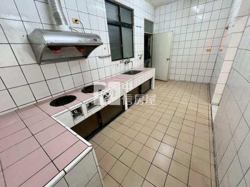 楊梅秀才路電力公司旁別墅房屋室內格局與周邊環境