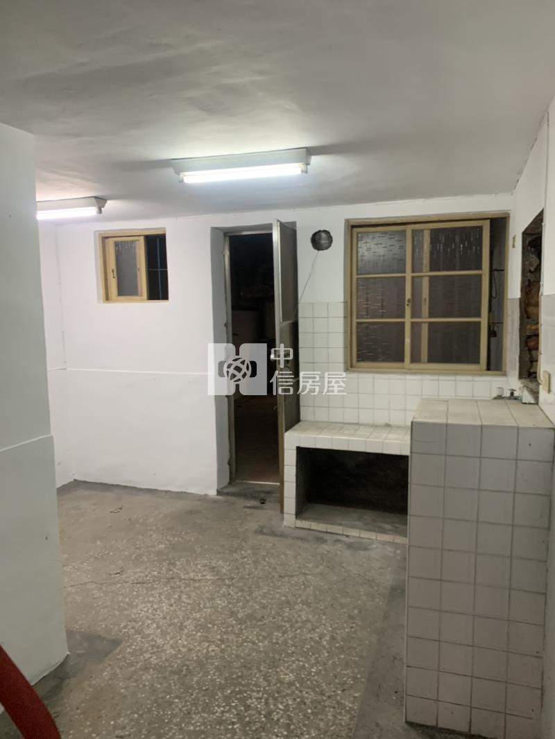 經武鳳松商圈可停車透天房屋室內格局與周邊環境