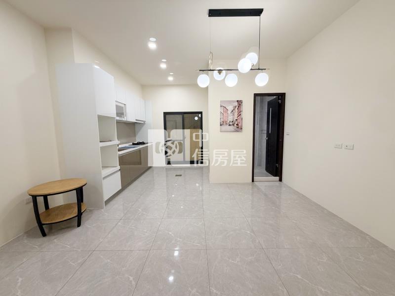 美術園道旁全新整理透店房屋室內格局與周邊環境