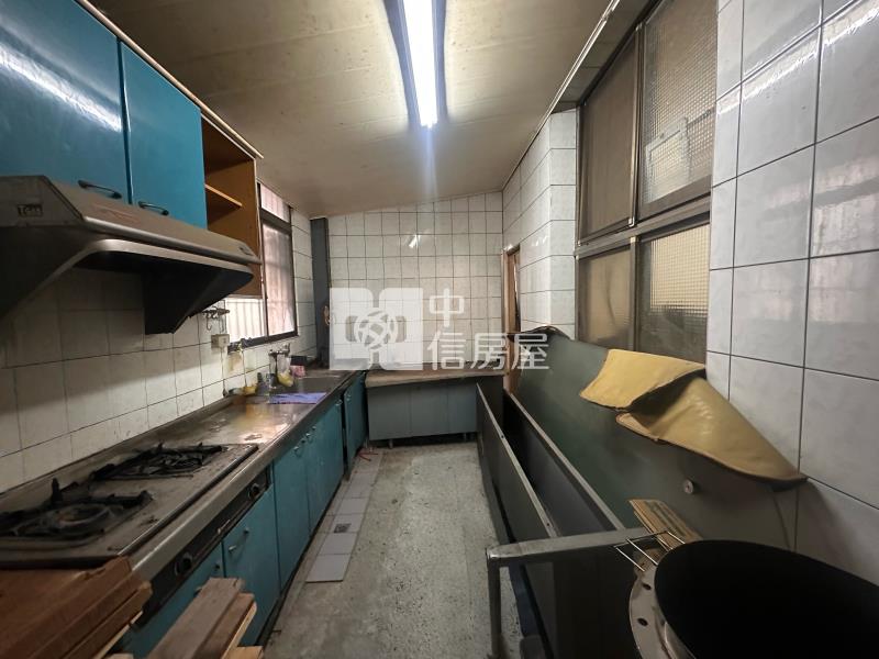 新光黃昏市場旁大地坪靜巷透天房屋室內格局與周邊環境