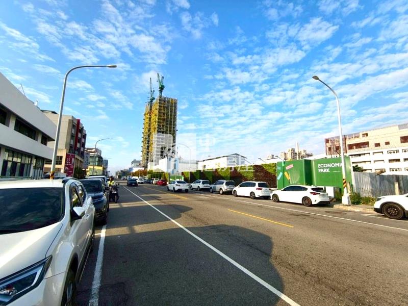 水湳經貿稀有商五建地房屋室內格局與周邊環境