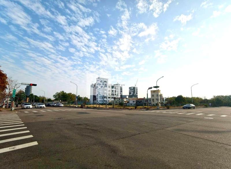 水湳經貿稀有商五建地房屋室內格局與周邊環境