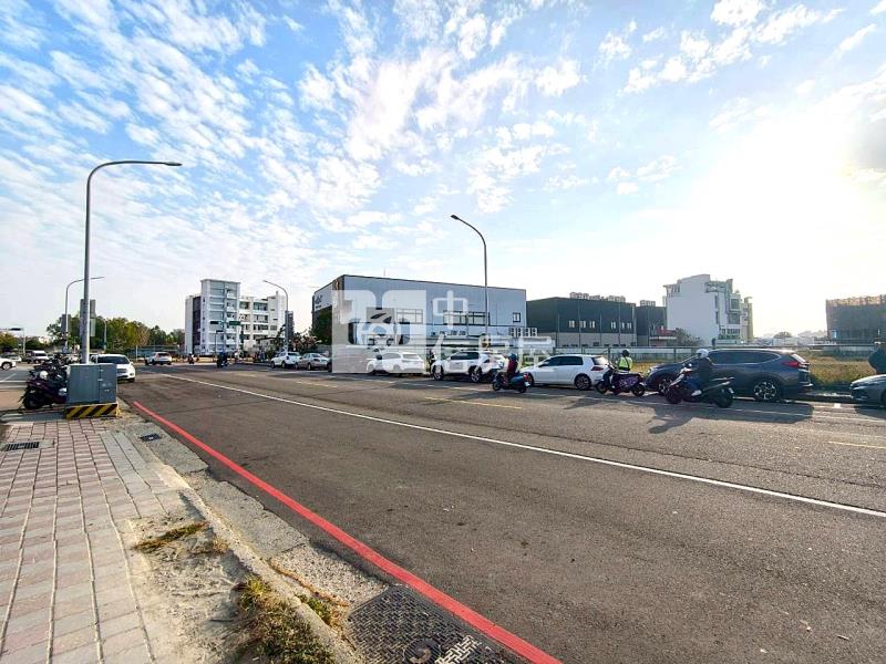 水湳經貿稀有商五建地房屋室內格局與周邊環境