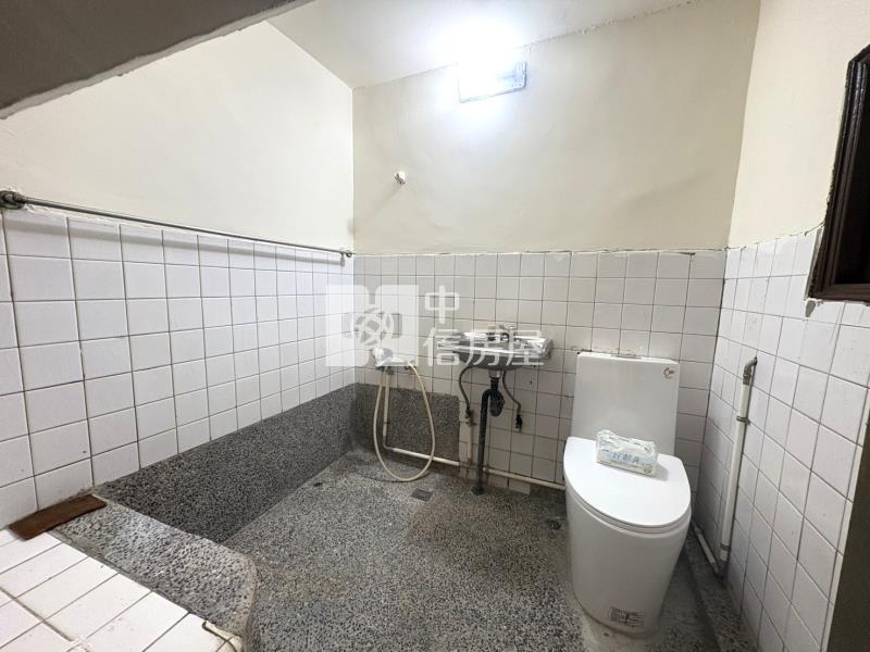 東山商圈一新二街透天房屋室內格局與周邊環境