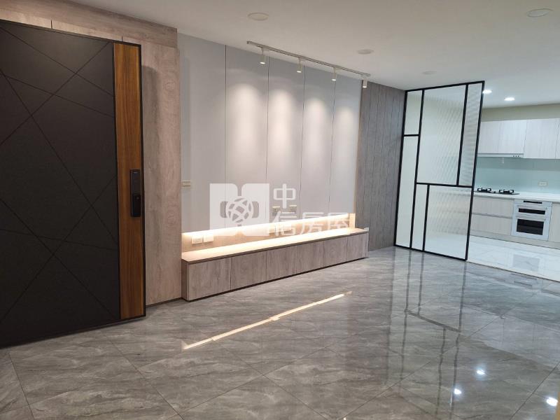 商60全新整修大面寬車墅房屋室內格局與周邊環境