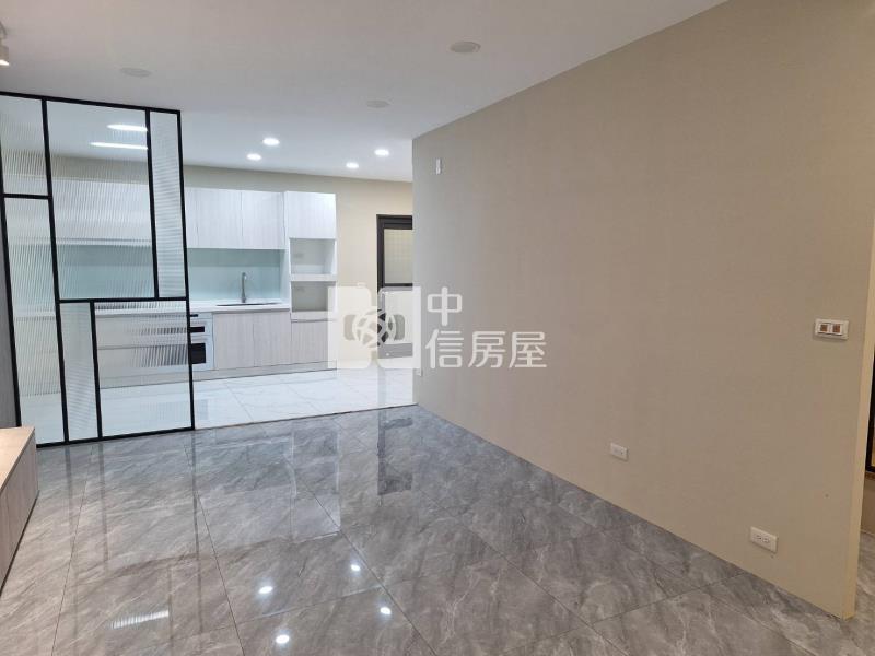 商60全新整修大面寬車墅房屋室內格局與周邊環境