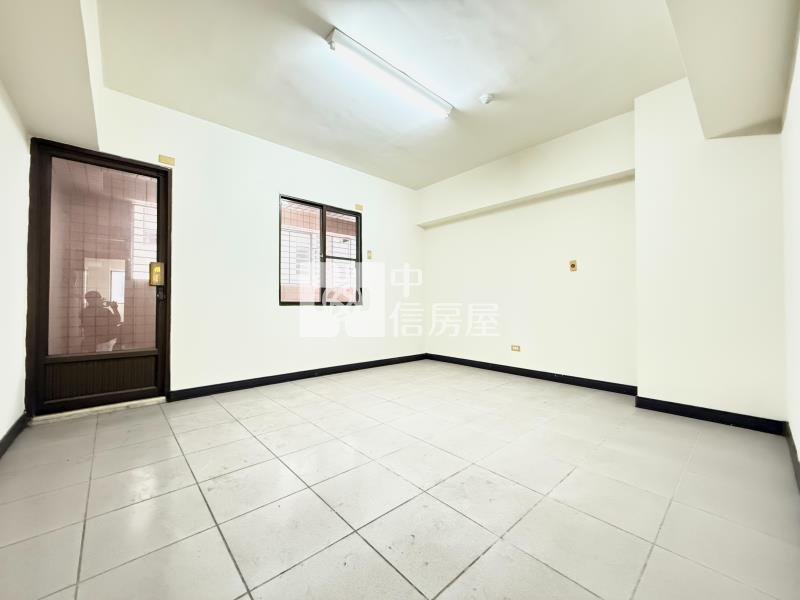 昌平商圈嘉年華1～3樓樓店+平車房屋室內格局與周邊環境