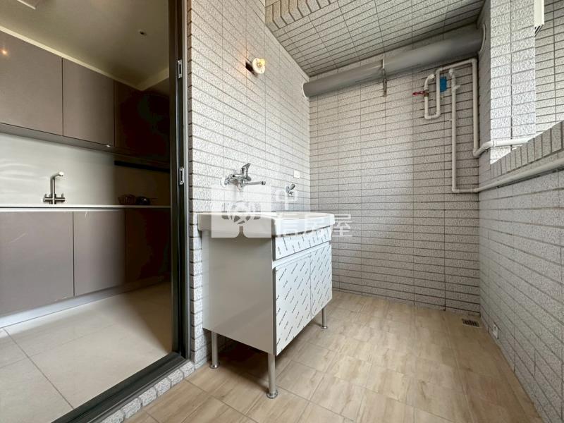 浩瀚湖濱城最美棟別面公園三房平車房屋室內格局與周邊環境