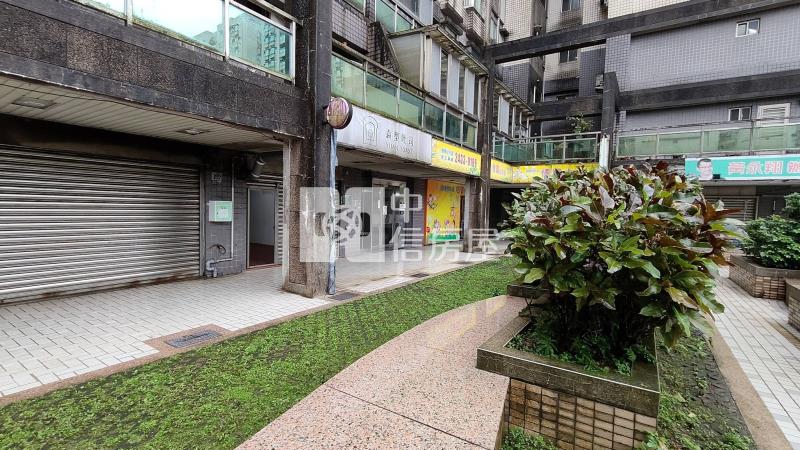 ●九如面馬路小店面房屋室內格局與周邊環境