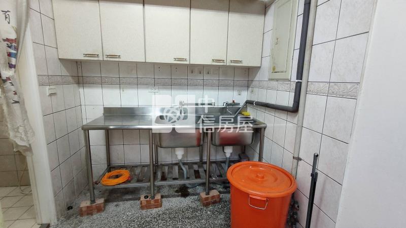 ●九如面馬路小店面房屋室內格局與周邊環境