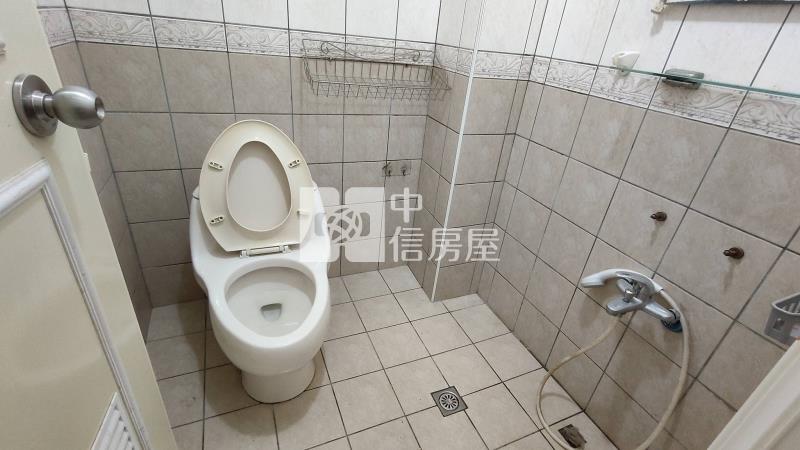 ●九如面馬路小店面房屋室內格局與周邊環境