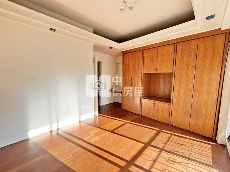 八期好市多豐富公園邊間美墅房屋室內格局與周邊環境