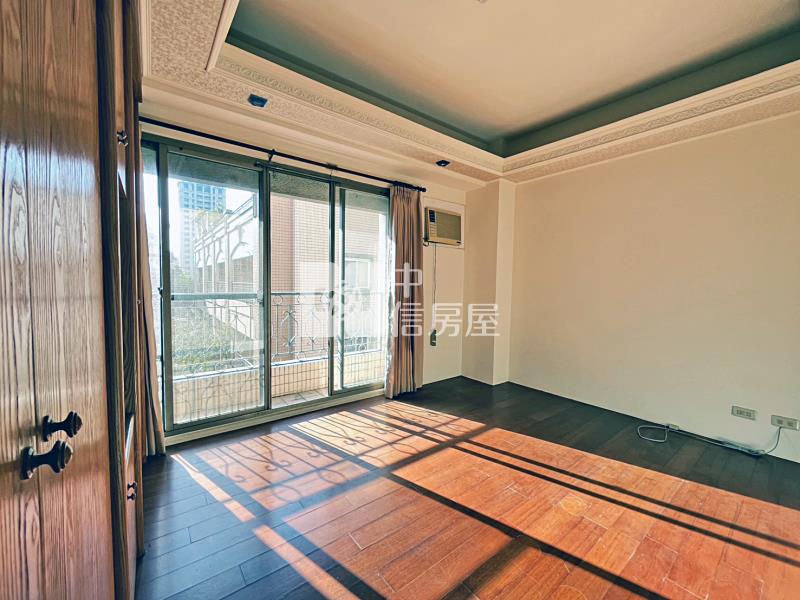 八期好市多豐富公園邊間美墅房屋室內格局與周邊環境