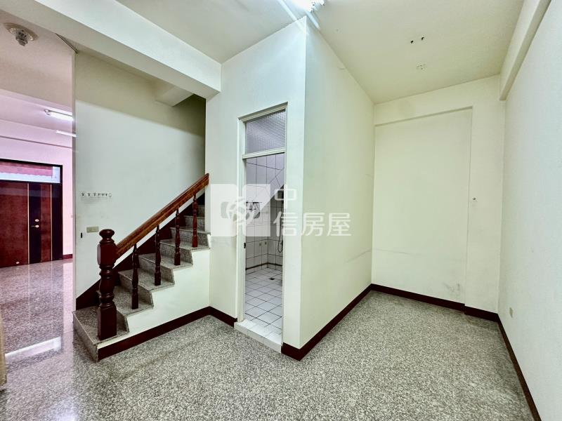 草屯二高旁6房震後可3車透天房屋室內格局與周邊環境