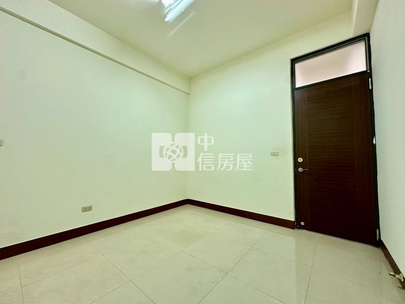 草屯二高旁6房震後可3車透天房屋室內格局與周邊環境