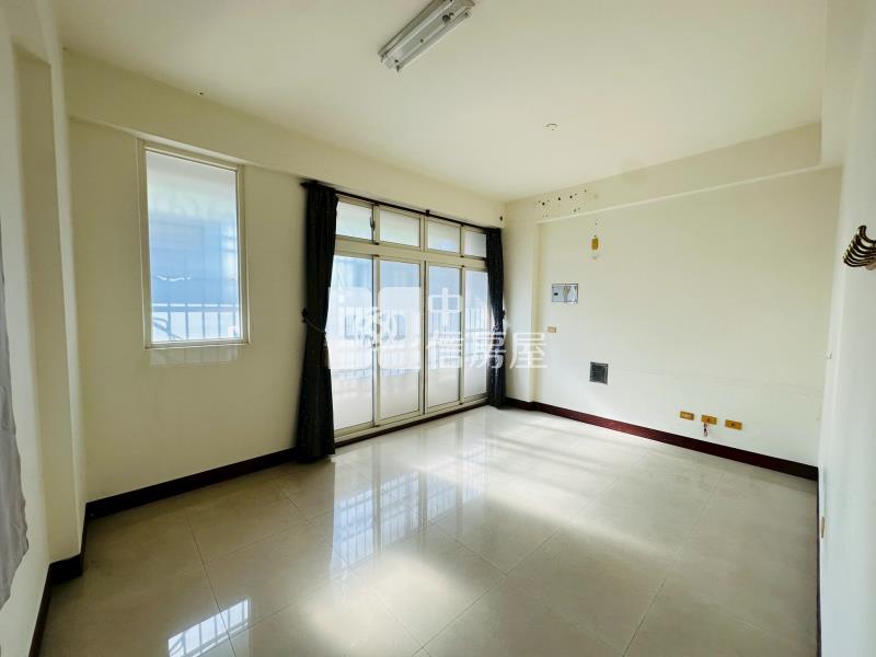 草屯二高旁6房震後可3車透天房屋室內格局與周邊環境