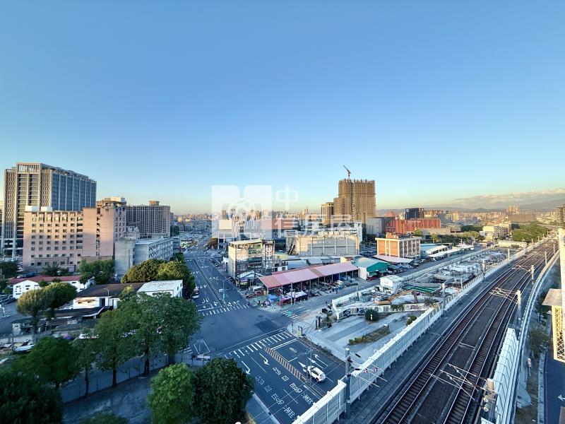 東區LaLaPort｜全新整理零公設次頂樓大套房房屋室內格局與周邊環境
