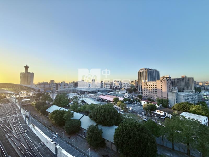 東區LaLaPort｜全新整理零公設次頂樓大套房房屋室內格局與周邊環境