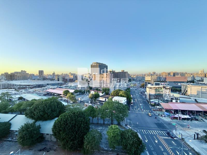 東區LaLaPort｜全新整理零公設次頂樓大套房房屋室內格局與周邊環境