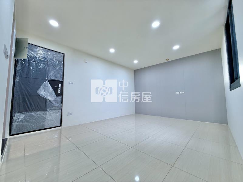 東區LaLaPort｜全新整理零公設次頂樓大套房房屋室內格局與周邊環境