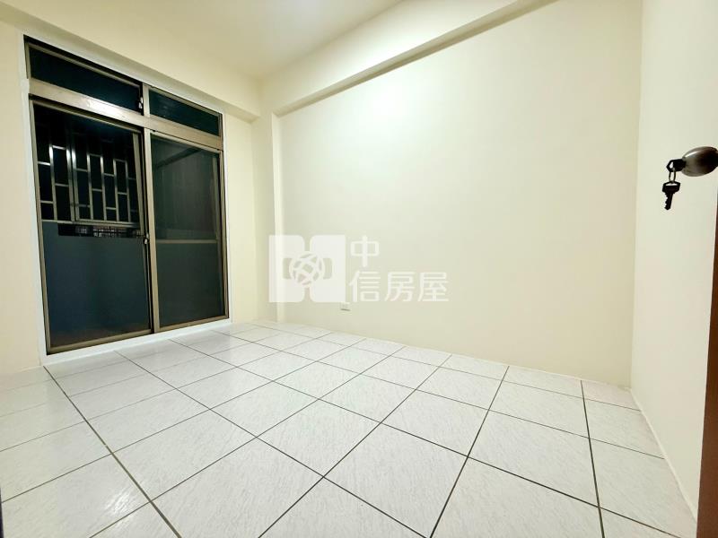 北勢商圈前後臨路車庫美別墅房屋室內格局與周邊環境