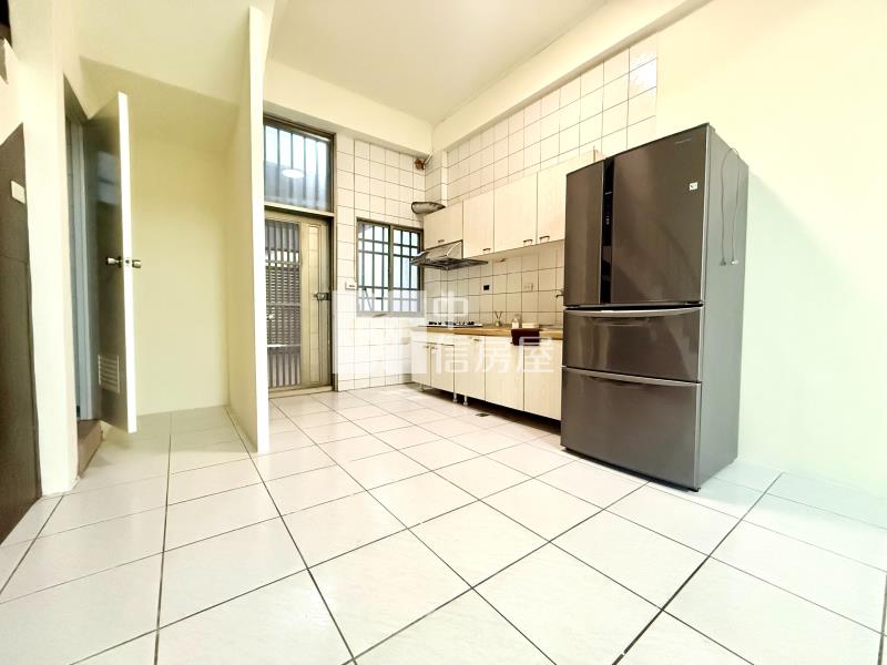 北勢商圈前後臨路車庫美別墅房屋室內格局與周邊環境