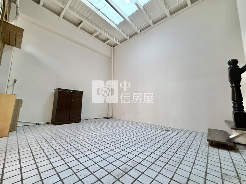 五期生活圈使用約50坪大空間精裝五房｜B1+1樓 獨立出入口房屋室內格局與周邊環境