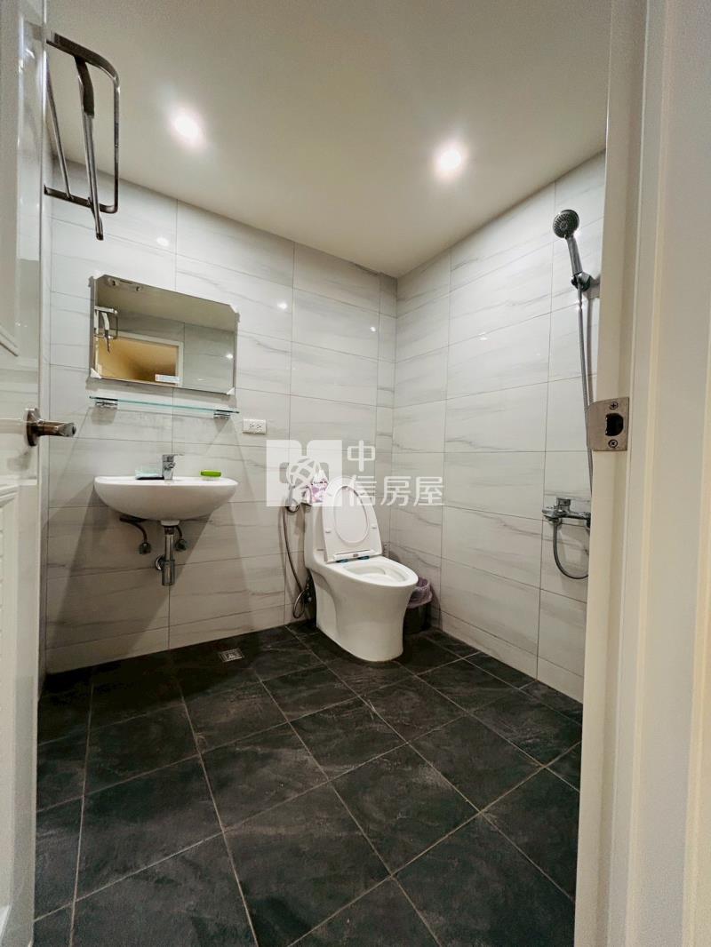 斗六建成路星巴克華廈房屋室內格局與周邊環境