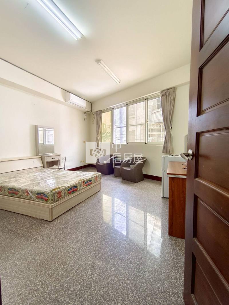 虎尾市區三角窗電梯店面房屋室內格局與周邊環境