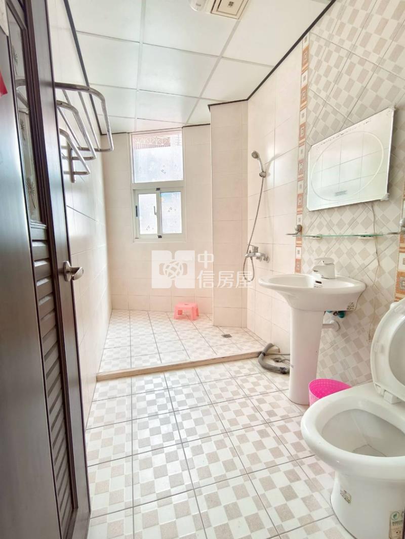 虎尾市區三角窗電梯店面房屋室內格局與周邊環境