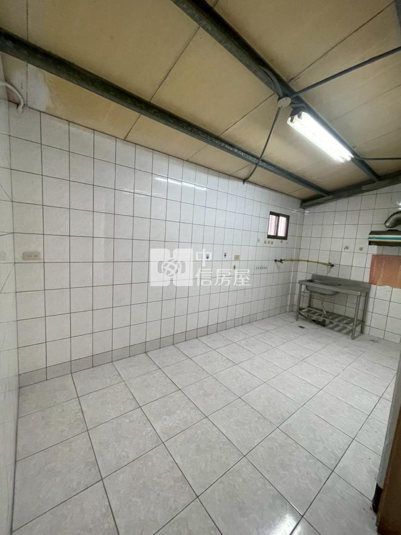 斗六中南路邊間透天房屋室內格局與周邊環境